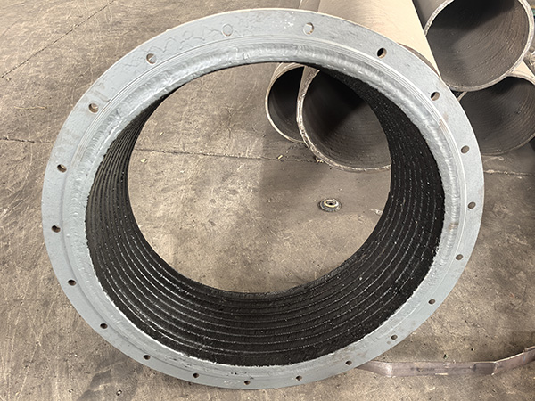 Wear-resistant overlay pipe