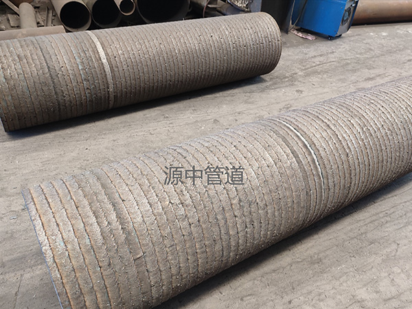 Wear-resistant overlay pipe