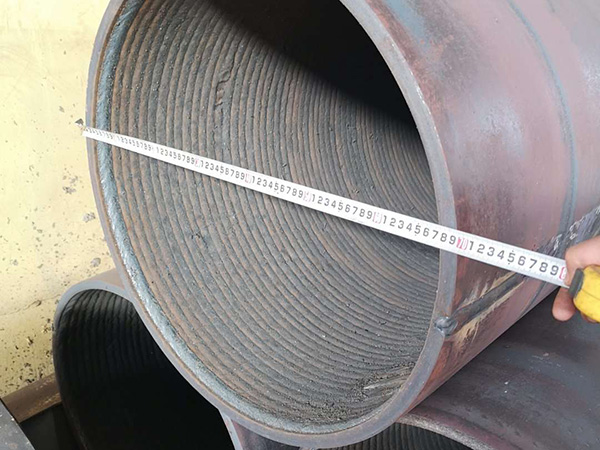 Wear-resistant overlay pipe