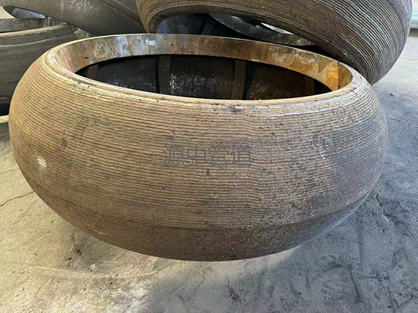 Wear-resistant overlay pipe